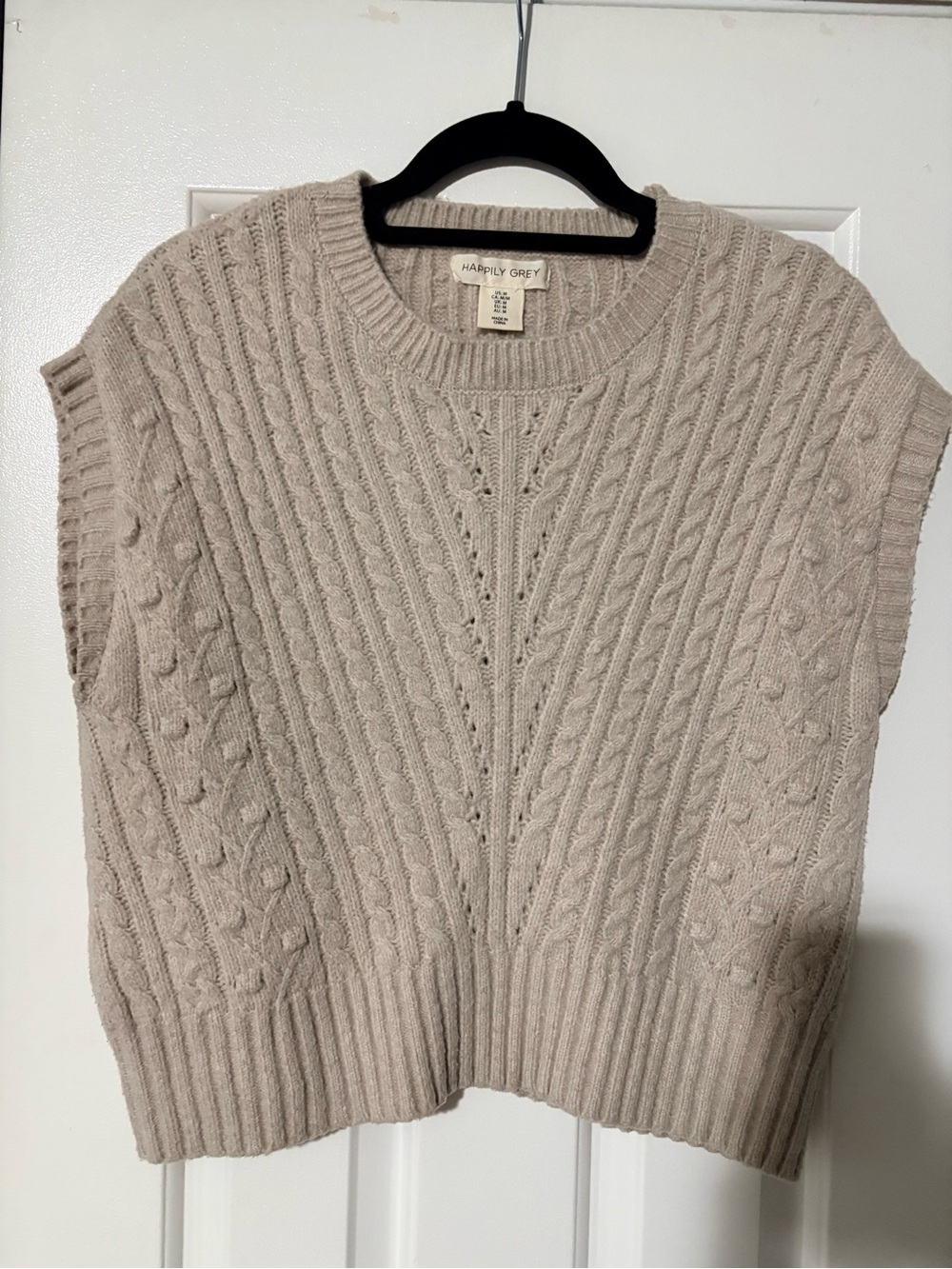 Women's Cable Knit Sleeveless Sweater Vest - sz Med.